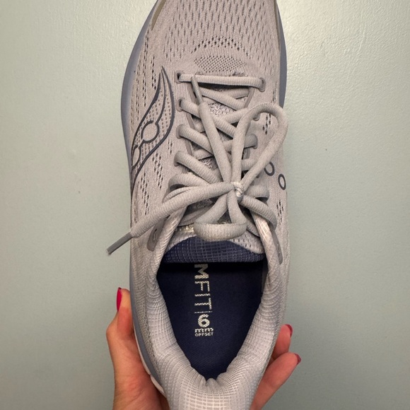 Women’s Saucony Hurricane 25 - Picture 5 of 14